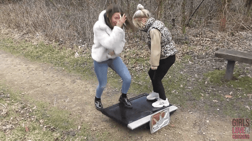 Nicole & Tori - TV Demolition